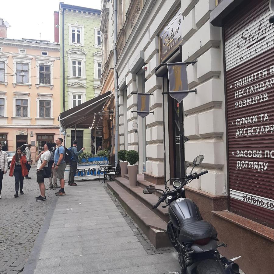 Простора І Вишукана Квартира В Самому Серці Львова Экстерьер фото